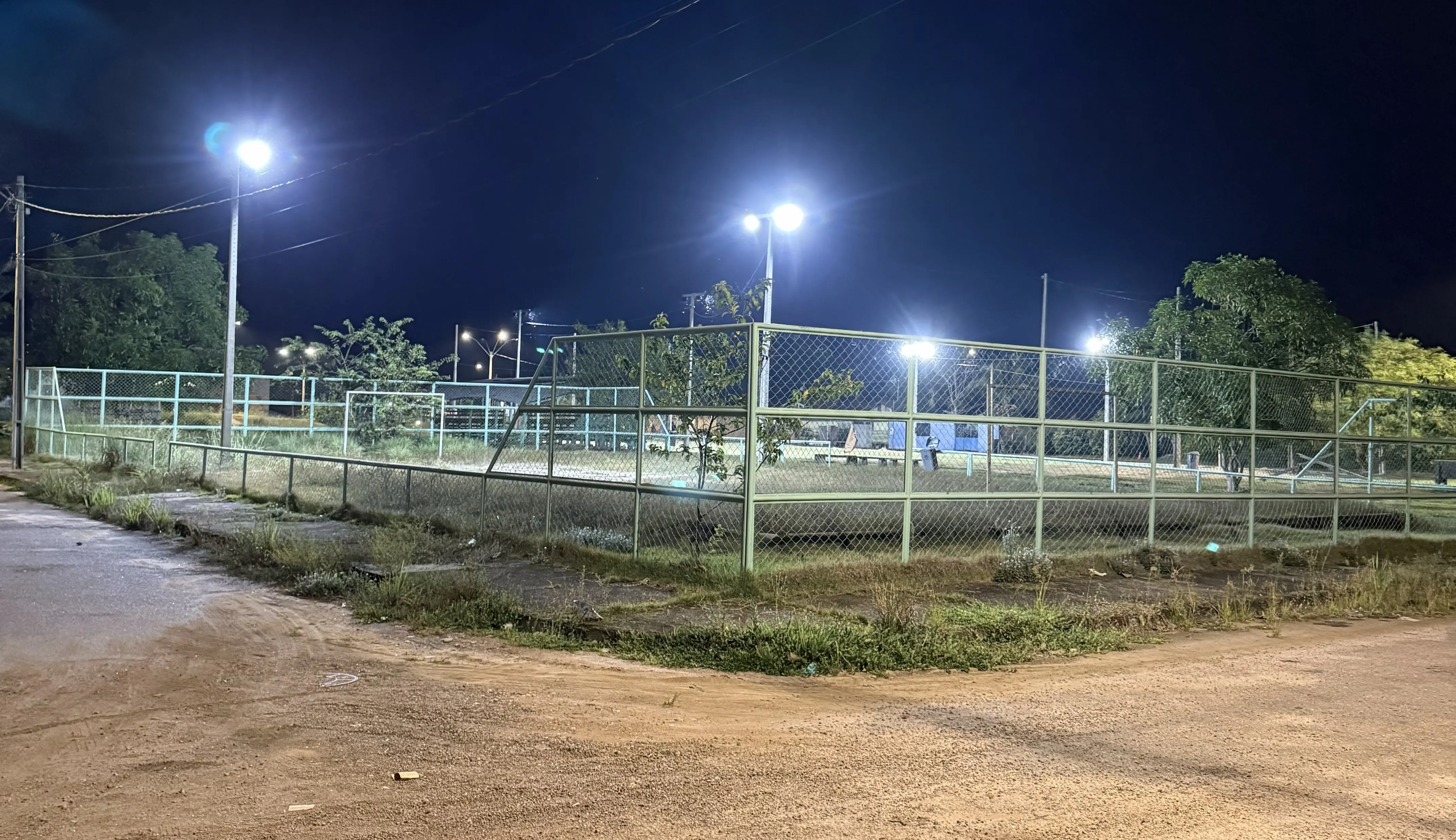 Campo no Parque dos Buritis recebe nova iluminação em Jaci-Paraná
