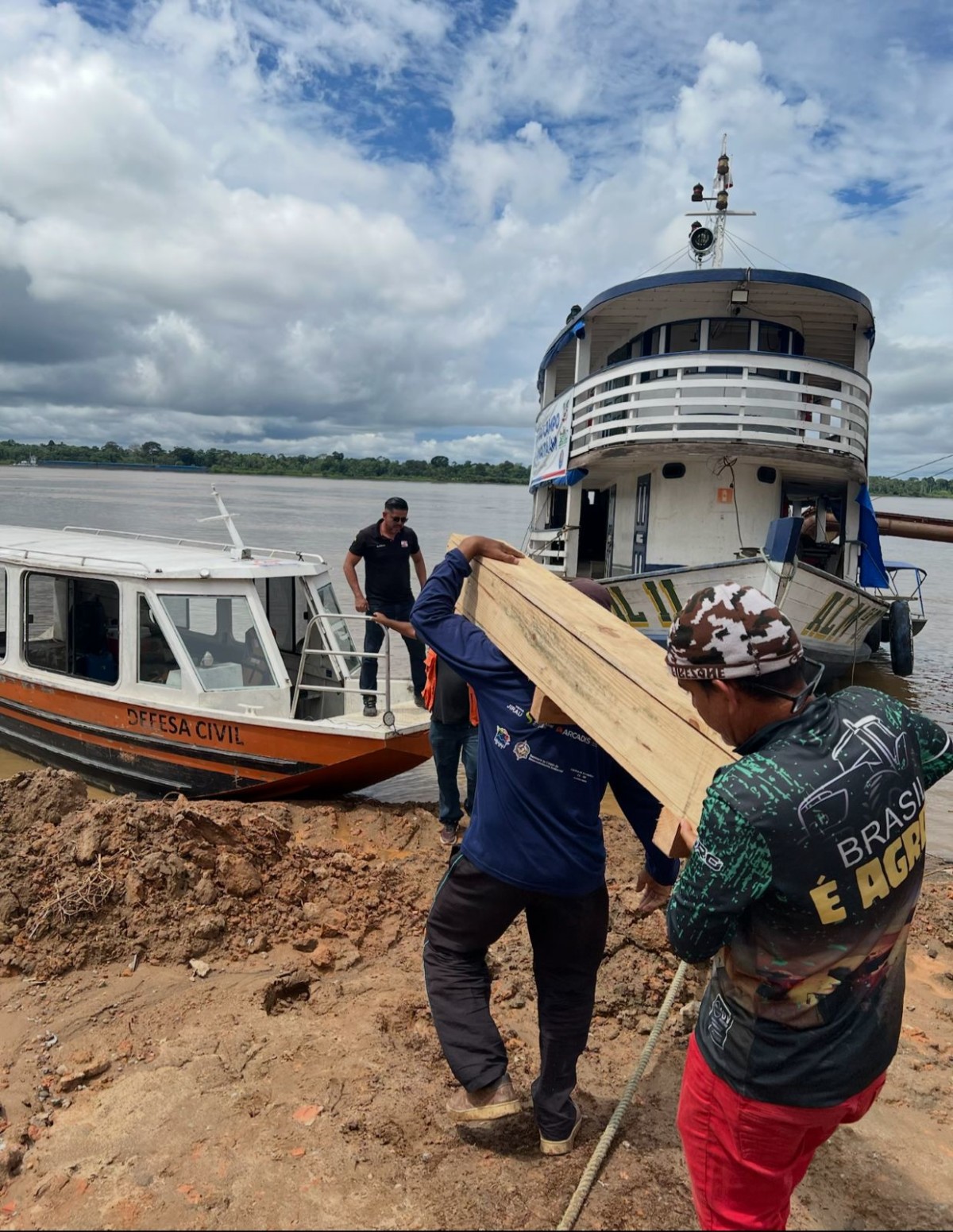 Parceria com a Companhia de Águas e Esgotos de Rondônia (CAERD), realizou a entrega de duas bombas de alta potência destinadas ao fortalecimento do sistema de abastecimento de água no Distrito de Calama.